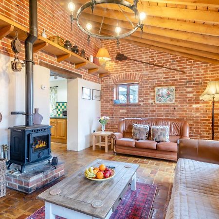 Elms Barn Villa Wangford Bagian luar foto