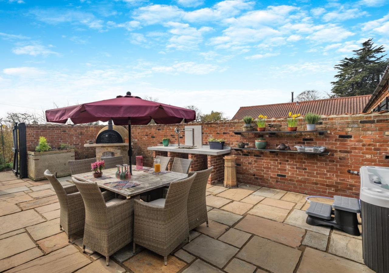 Elms Barn Villa Wangford Bagian luar foto
