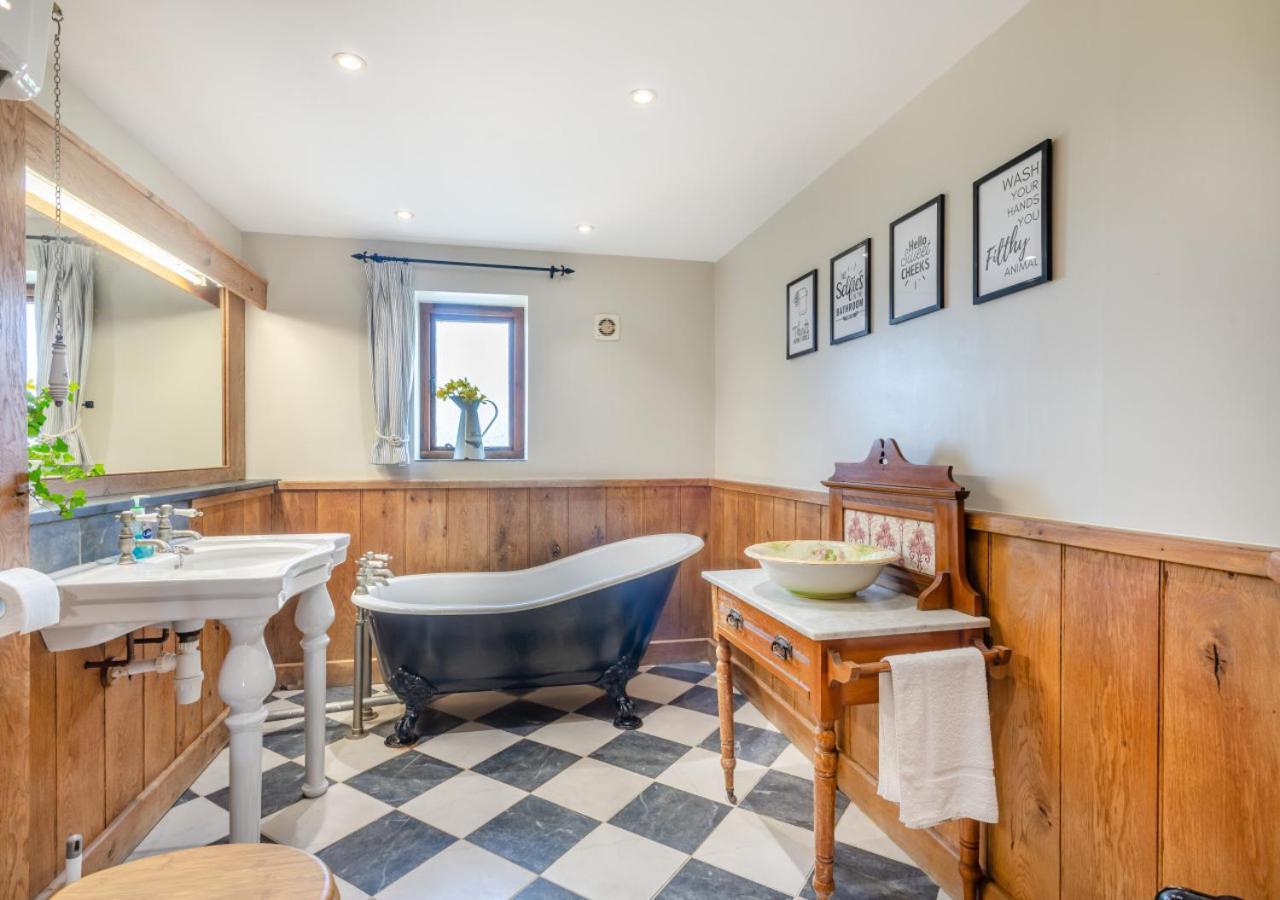 Elms Barn Villa Wangford Bagian luar foto