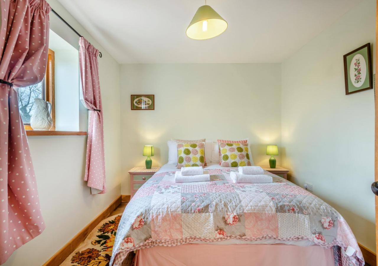 Elms Barn Villa Wangford Bagian luar foto