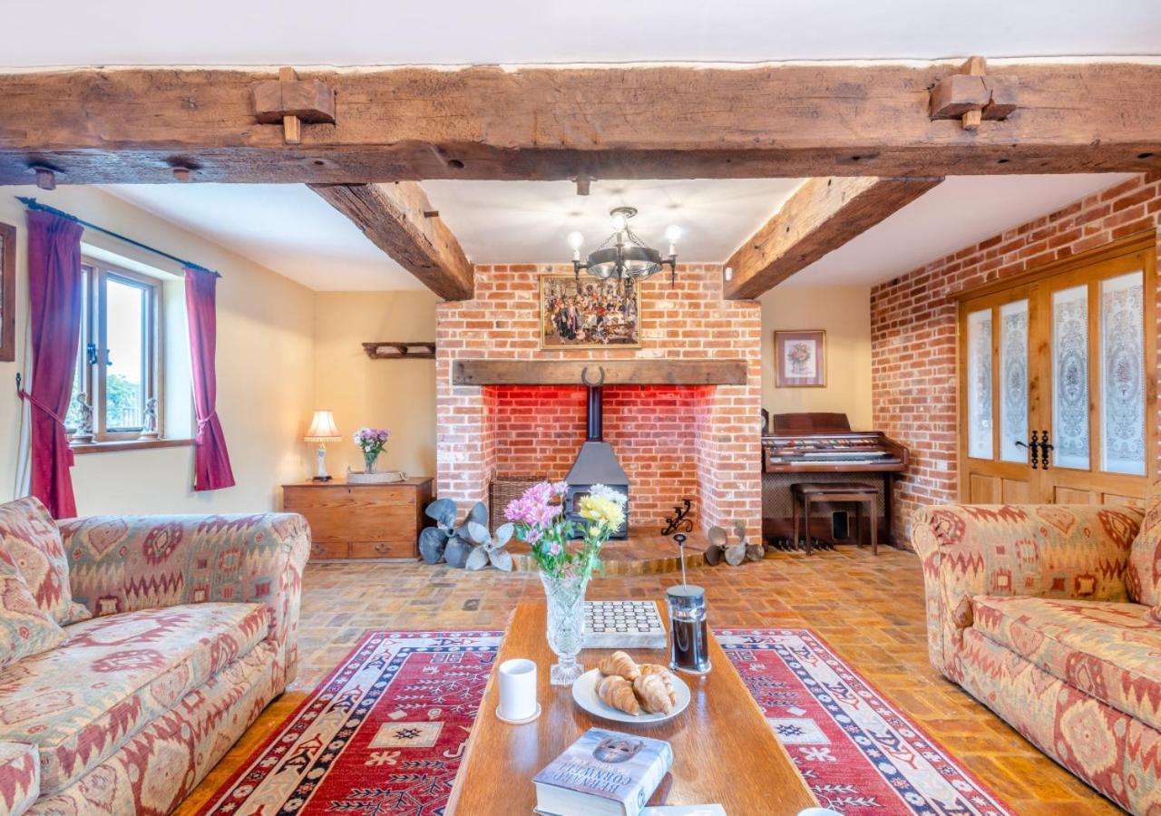Elms Barn Villa Wangford Bagian luar foto