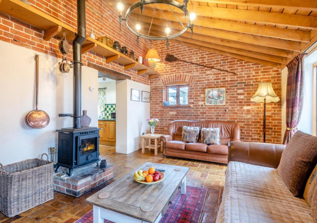 Elms Barn Villa Wangford Bagian luar foto